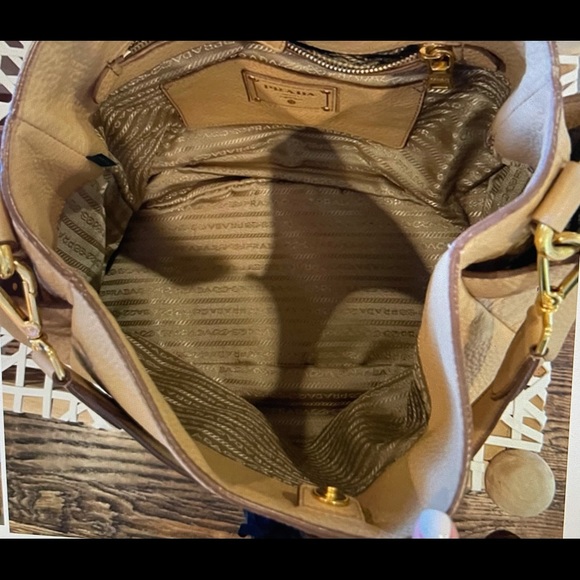 Prada Daino shoulder bag 100% authentic nude/camel - Picture 3 of 16